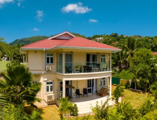 1 Bedroom Mae Waterfront Apartment (Top Apartment)